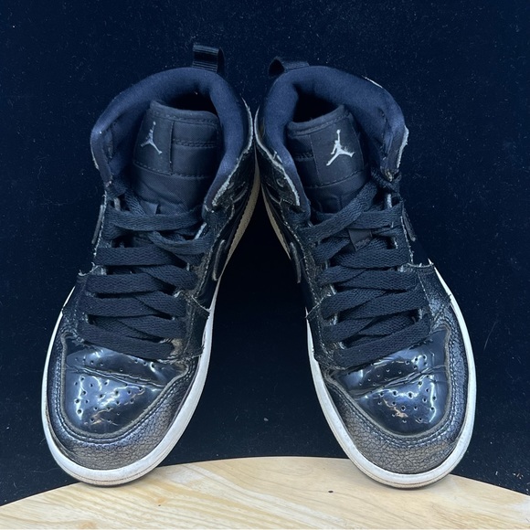 Nike Air Jordan Retro 1 High BP Youth Shoes Sz 12C Youth Glossy Black 705303-017 - Picture 10 of 10
